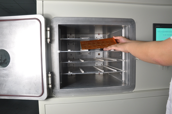 放置入等離子清洗機(jī)中進(jìn)行等離子活化處理 放置入等離子清洗機(jī)中進(jìn)行等離子活化處理